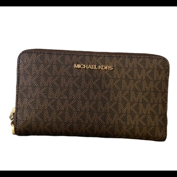 Michael Kors Handbags - Michael Kors Wrst Wallet Phone Case